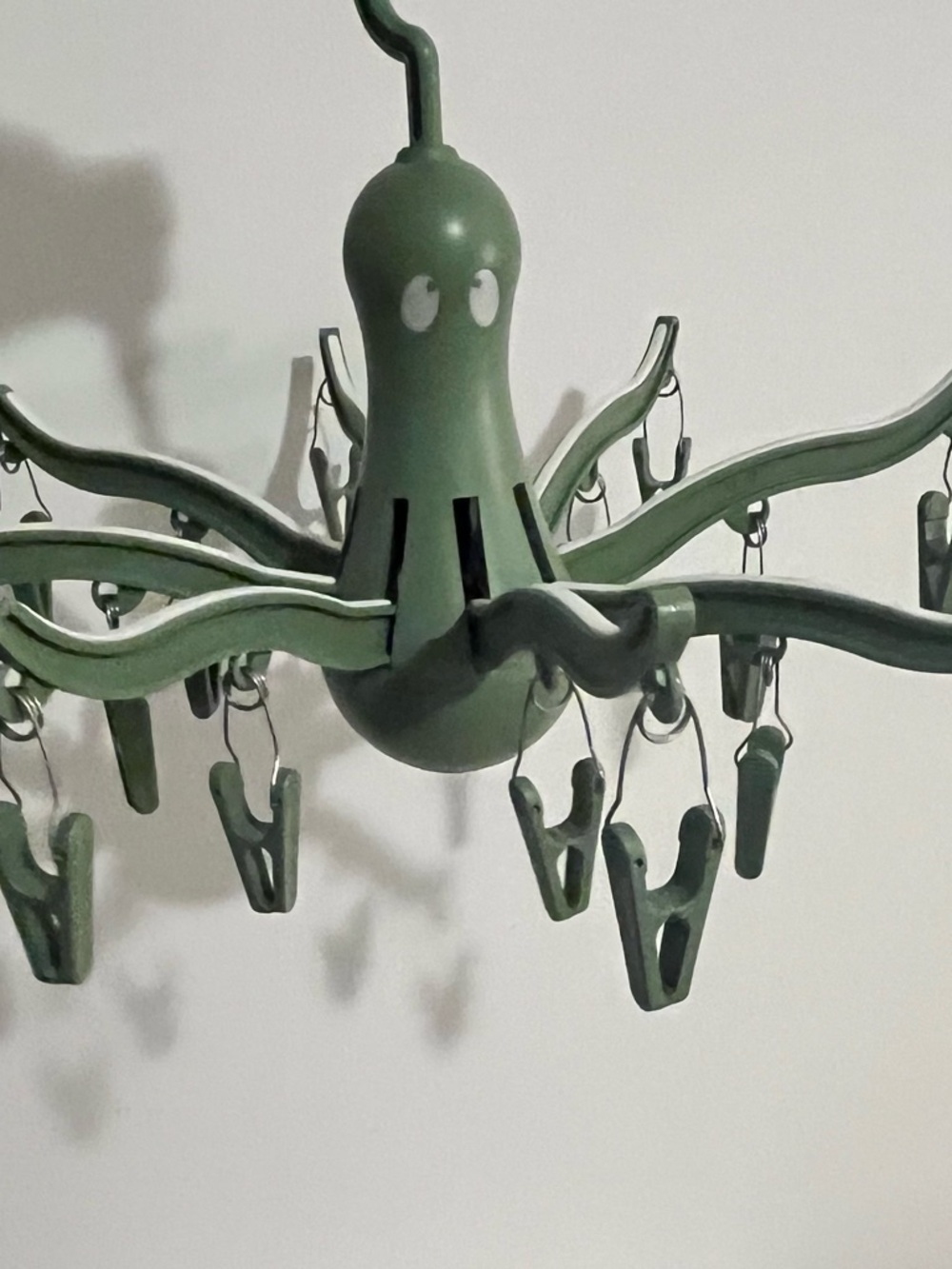 Pressa Olive Green Octopus Hanging Multi-Clip Drying Rack - Picture 6 of 6